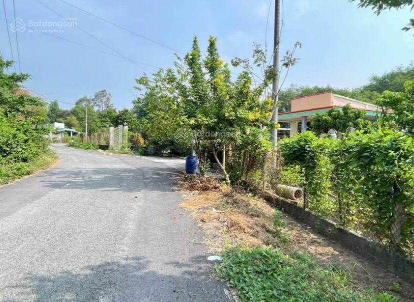 Chủ cần bán đất tại phước thạnh, củ chi. cách ql22 chỉ 100m. dt 275,6m2, thổ cư 72m2. giá 1tỷ