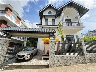 Bán villa sân vườn 200m2  5pn  5wc  sổ hoàn công đầy đủ  có gara ô tô + bbq giá chỉ 12 tỷ