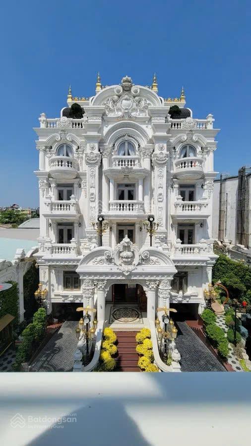Bán nhà trần văn kiểu 1200m2, 6 tầng  300 tỷ  full nội thất tây á đông