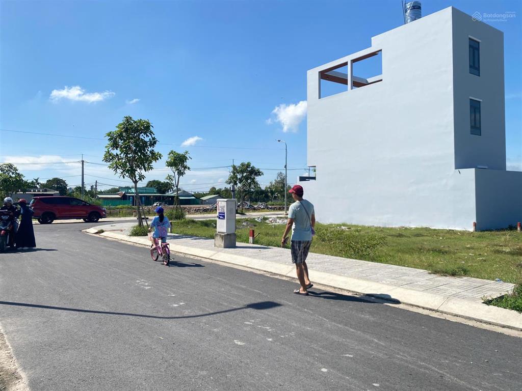 Nhà mới xây, 3pn diện tích 260m2 tại x. tân phú trung, củ chi. shr, dân cư đông đúc, giá 3 tỷ 2x