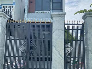 Bán nhanh nhà đẹp gần chợ hóc môn, xe hơi đậu cửa, an ninh. shr, 110m2, 2ty5 có thương lượng giá
