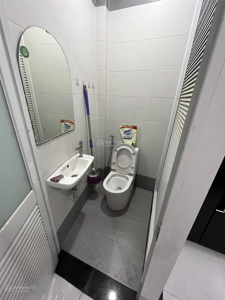 Hẻm xe hơi thông cách mặt tiền đường chu văn an 60m.