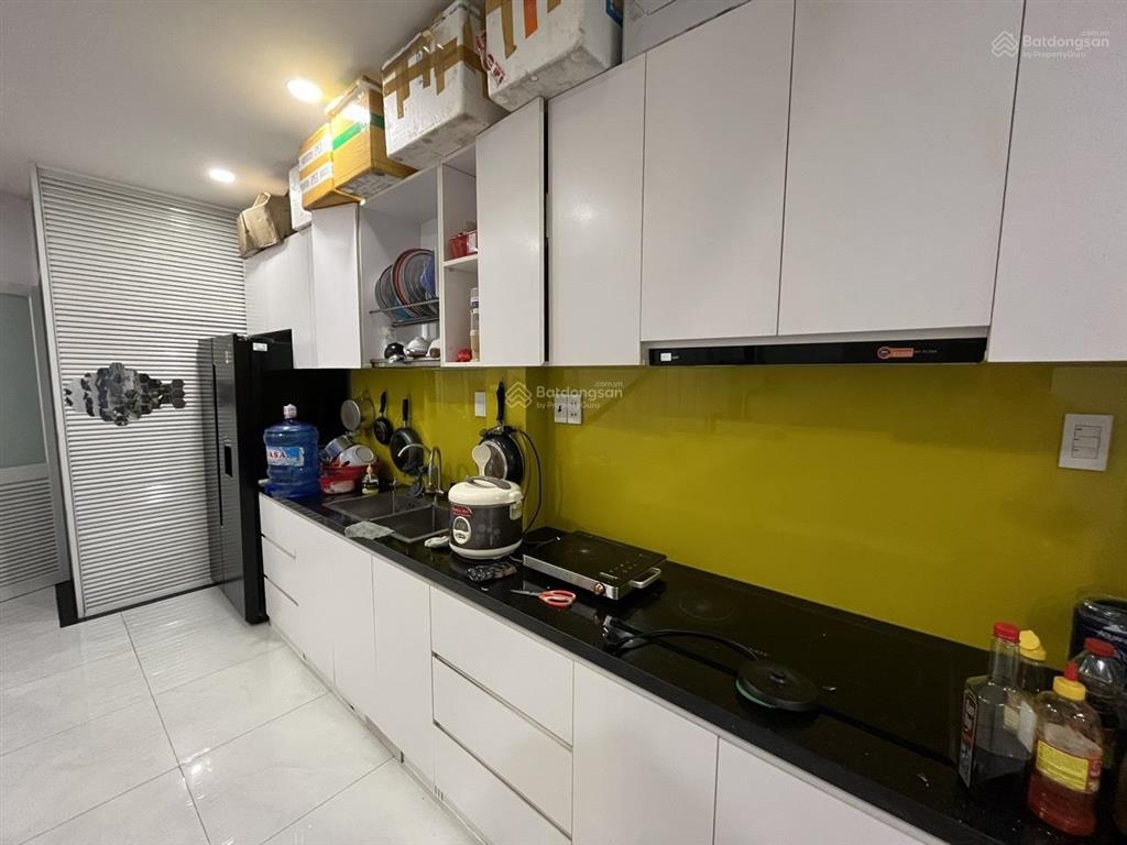 Hẻm xe hơi thông cách mặt tiền đường chu văn an 60m.
