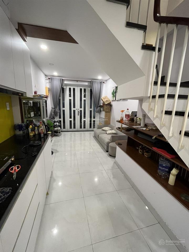 Hẻm xe hơi thông cách mặt tiền đường chu văn an 60m.