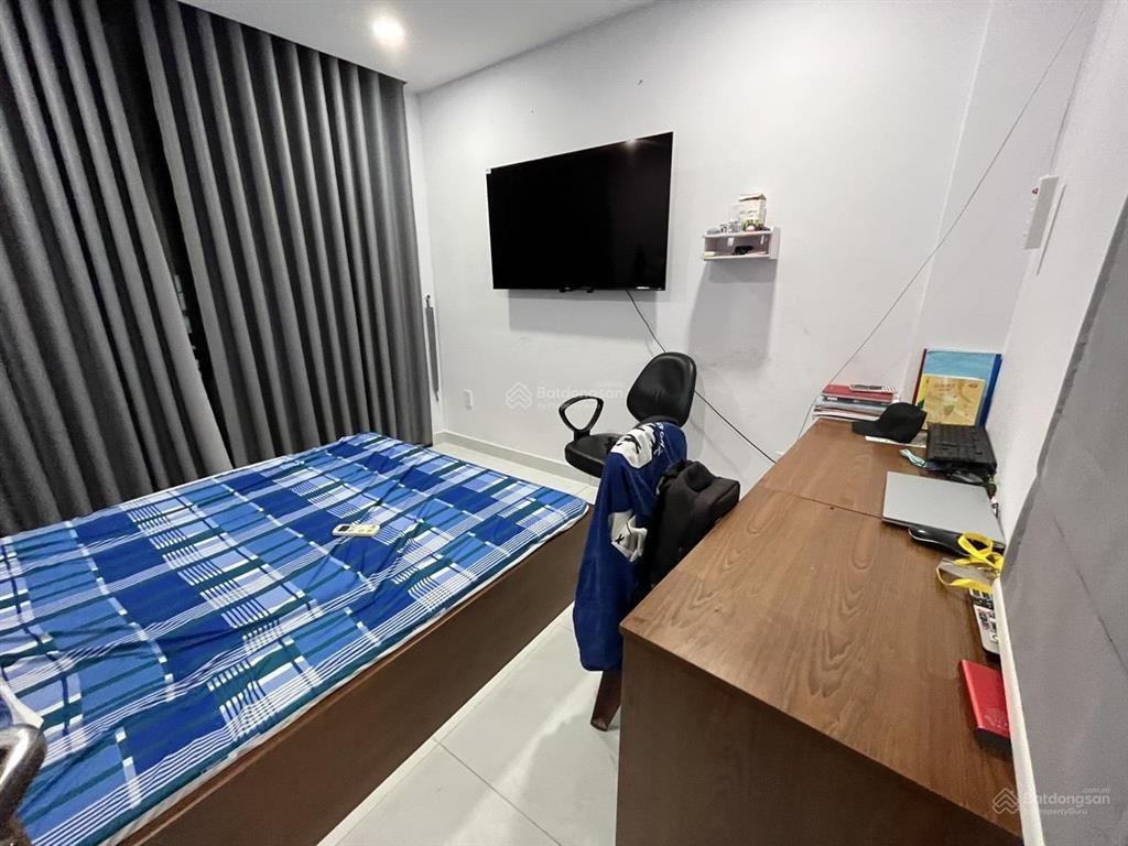 Hẻm xe hơi thông cách mặt tiền đường chu văn an 60m.