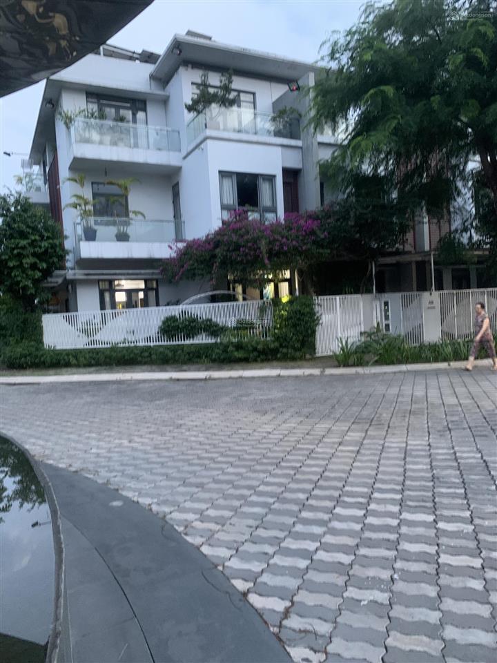 Cần bán biệt thự chia tài sản trước hôn nhân dt 100m2 ngang 5m 4 tầng 6pn6wc giá 12,8tỷ