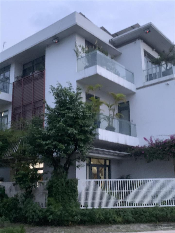 Cần bán biệt thự chia tài sản trước hôn nhân dt 100m2 ngang 5m 4 tầng 6pn6wc giá 12,8tỷ