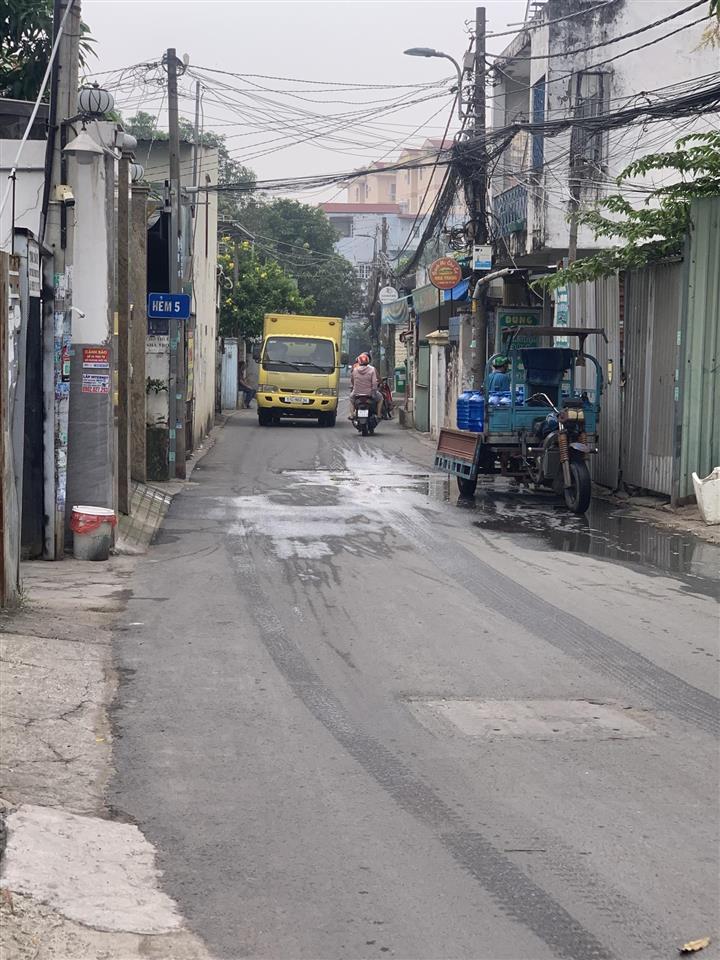 Cần bán căn nhà thấp hơn giá thẩm định nh dt 94m2 mt 5.6m giá 5 tỷ nhanh còn kịp