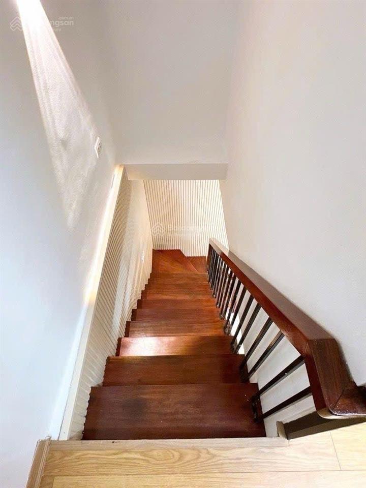 Mình cần bán gấp nhà bạch mai. 26/30m2, 4 tầng, giá 4.5 tỷ kcbt chắc chắn, sát phố, sổ đỏ chính chủ