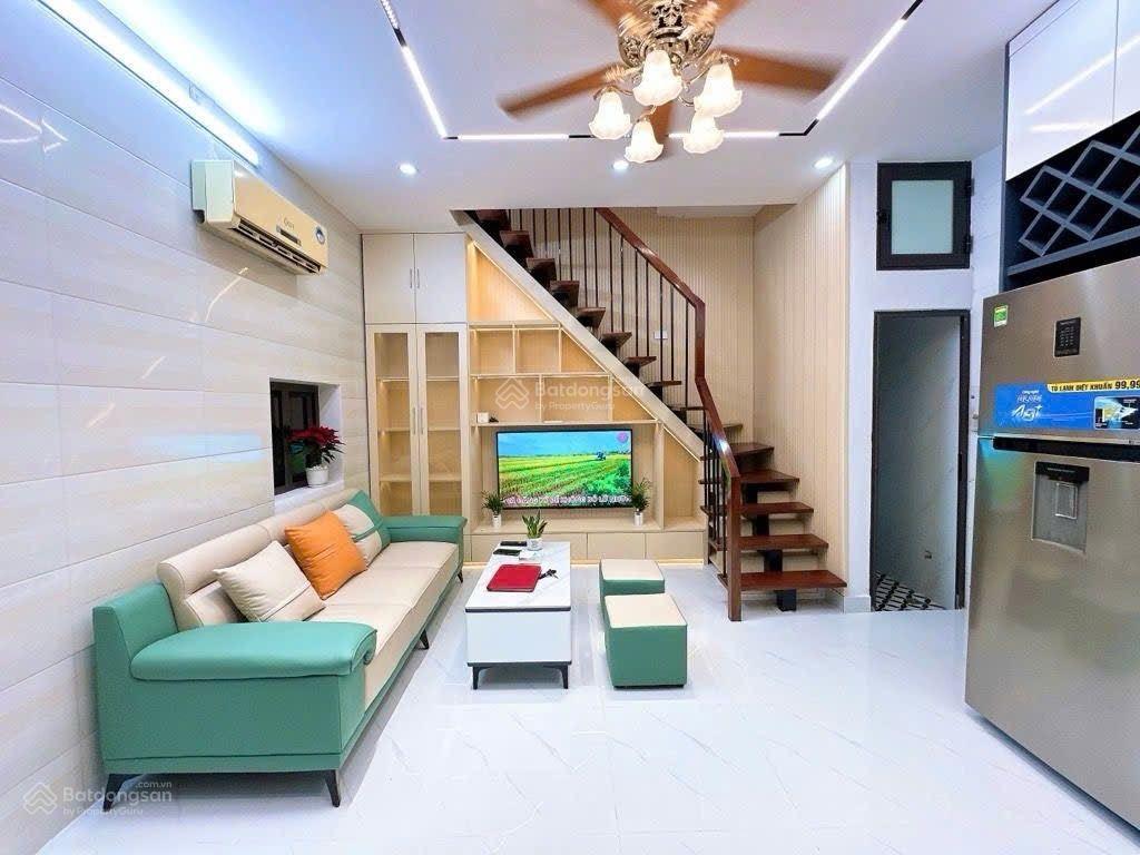 Mình cần bán gấp nhà bạch mai. 26/30m2, 4 tầng, giá 4.5 tỷ kcbt chắc chắn, sát phố, sổ đỏ chính chủ