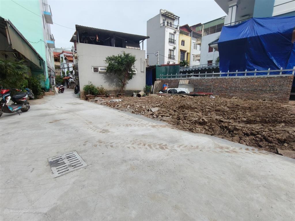 Đất 55m2  mặt tiền 5.5m, ngõ ô tô 7 chỗ phố trạm long biên