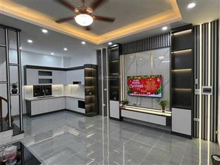 Bán nhà tương chúc  40m2 x 4t  ngõ thông  ô tô cách 20m. giá bán chỉ 5.6tỷ tầm tiền bay nhanh