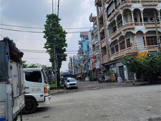 Bán đất thổ cư 80m2 lô góc 3 mặt tiền đường 14m kdc bà điểm hóc môn 5,6 tỷ