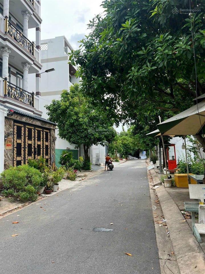 Nhà 2 lầu, mặt tiền công viên 6x14m, 9 tỷ kdc đào sư tích residence
