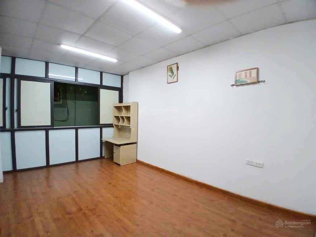 Còn xót lại đúng 1 căn  cả khu nhà nào cũng có sổ  10m ra hồ định công  ô tô đỗ cửa