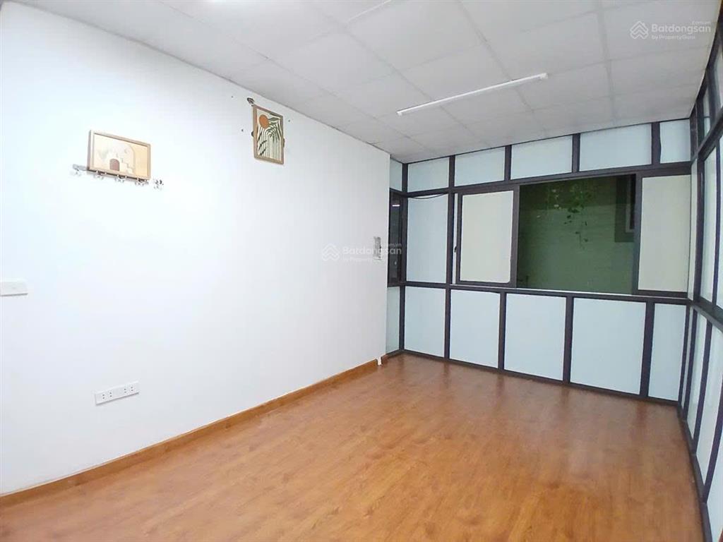 Còn xót lại đúng 1 căn  cả khu nhà nào cũng có sổ  10m ra hồ định công  ô tô đỗ cửa