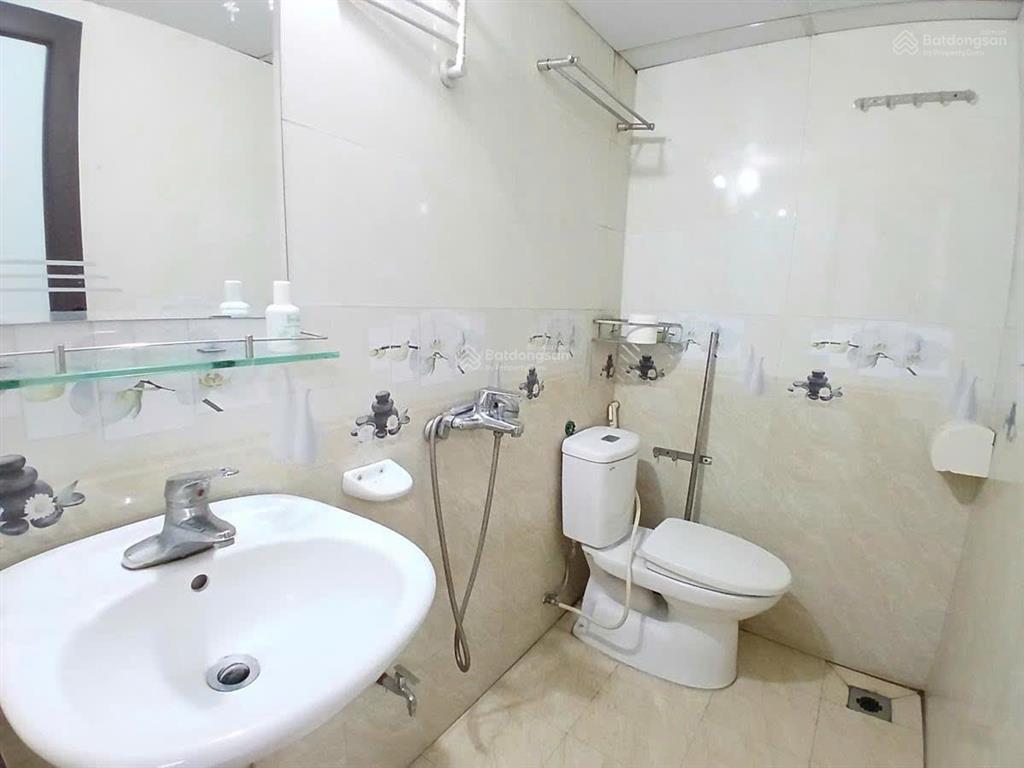 Còn xót lại đúng 1 căn  cả khu nhà nào cũng có sổ  10m ra hồ định công  ô tô đỗ cửa