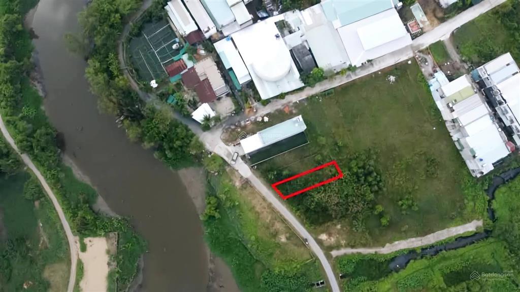 Bán đất mặt tiền kênh 140m2 full thổ cư giá 2 tỷ 5