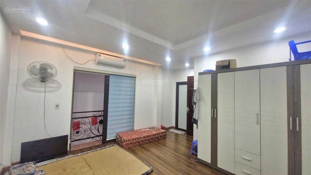 Nr hậu ái, 5 tầng, ô tô 7 chỗ đỗ cửa, 5.8 tỷ, cách mặt đường 3.5 vài bước chân