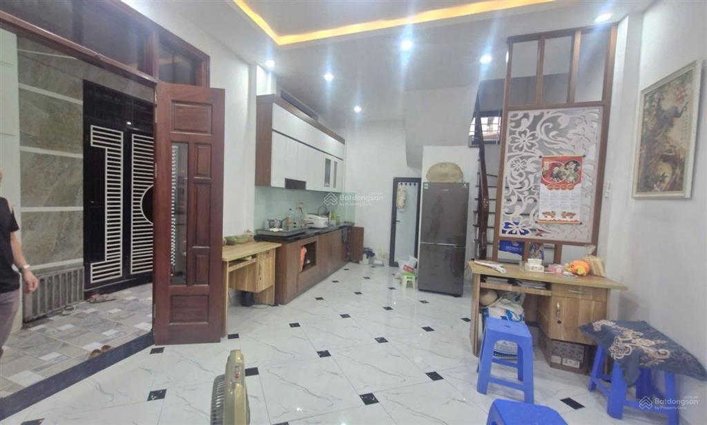 Nr hậu ái, 5 tầng, ô tô 7 chỗ đỗ cửa, 5.8 tỷ, cách mặt đường 3.5 vài bước chân