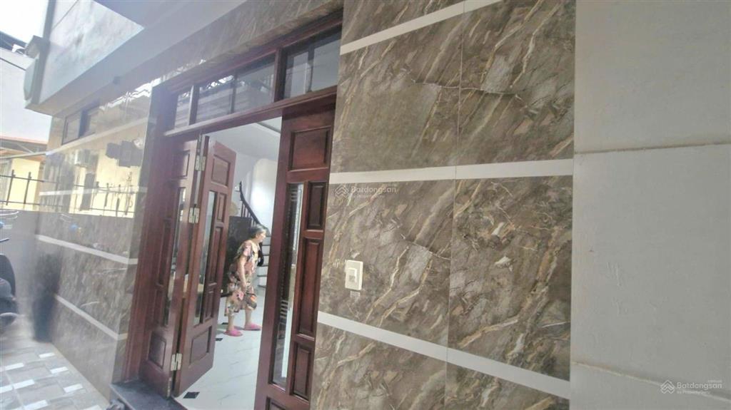 Nr hậu ái, 5 tầng, ô tô 7 chỗ đỗ cửa, 5.8 tỷ, cách mặt đường 3.5 vài bước chân