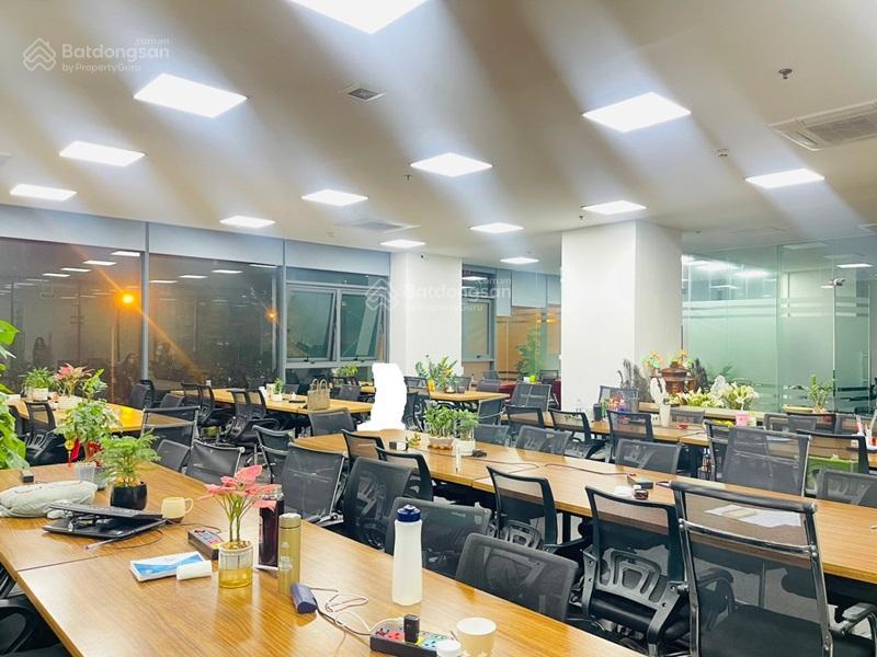 Bán sàn văn phòng tại phố hoàng đạo thúy, trung hoà, dt 300 500m2. sổ đỏ lâu dài. 0963 598 ***