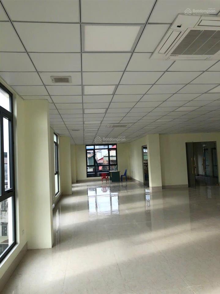 Cho thuê nguyên sàn tầng 2 nhà 5 tầng tại phố đại la