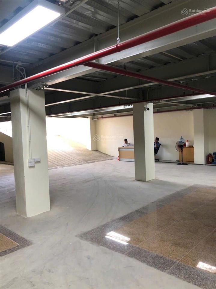 Cho thuê nguyên sàn tầng 2 nhà 5 tầng tại phố đại la