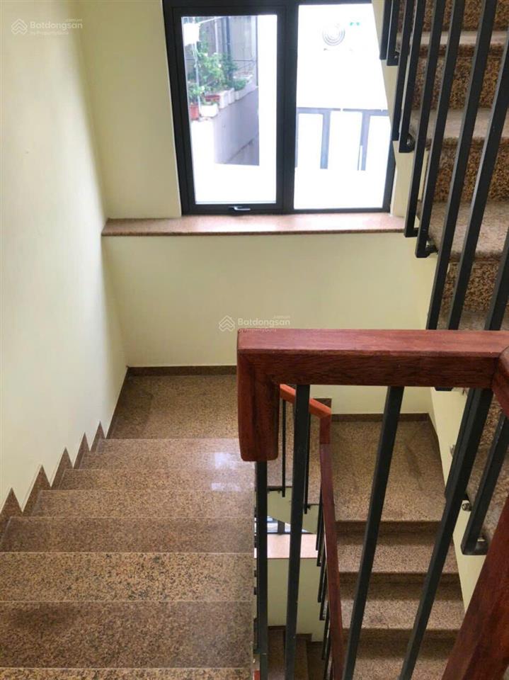 Cho thuê nguyên sàn tầng 2 nhà 5 tầng tại phố đại la