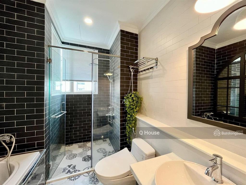 Tin trực tiếp chính chủ  5 phòng ngủ + 3 wc  dt 195 m2  giá 14,8 tỷ  mới decor full mới