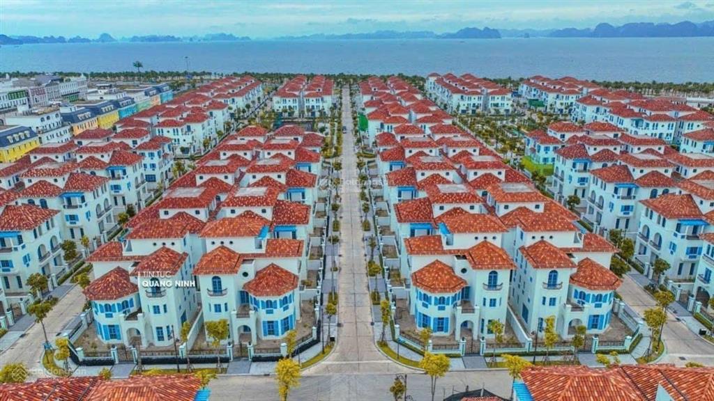 Bán căn song lập biệt thự biển sun feria dt 228m2 gía bán 25,x tỷ, hướng đông nam, giá tốt nhất tt