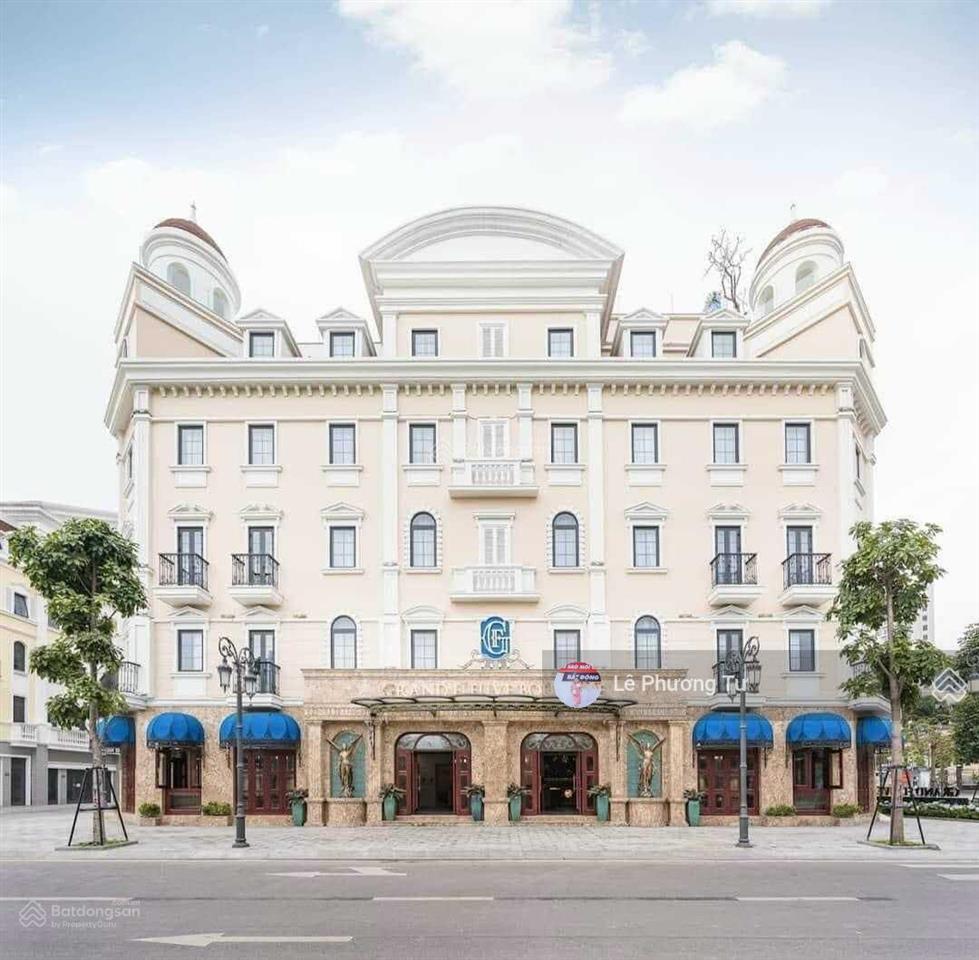 Bán gấp căn shophouse 5 tầng sun hạ long, diện tích 120m2, 11,x tỷ, sổ hồng trao tay, giá bất ngờ