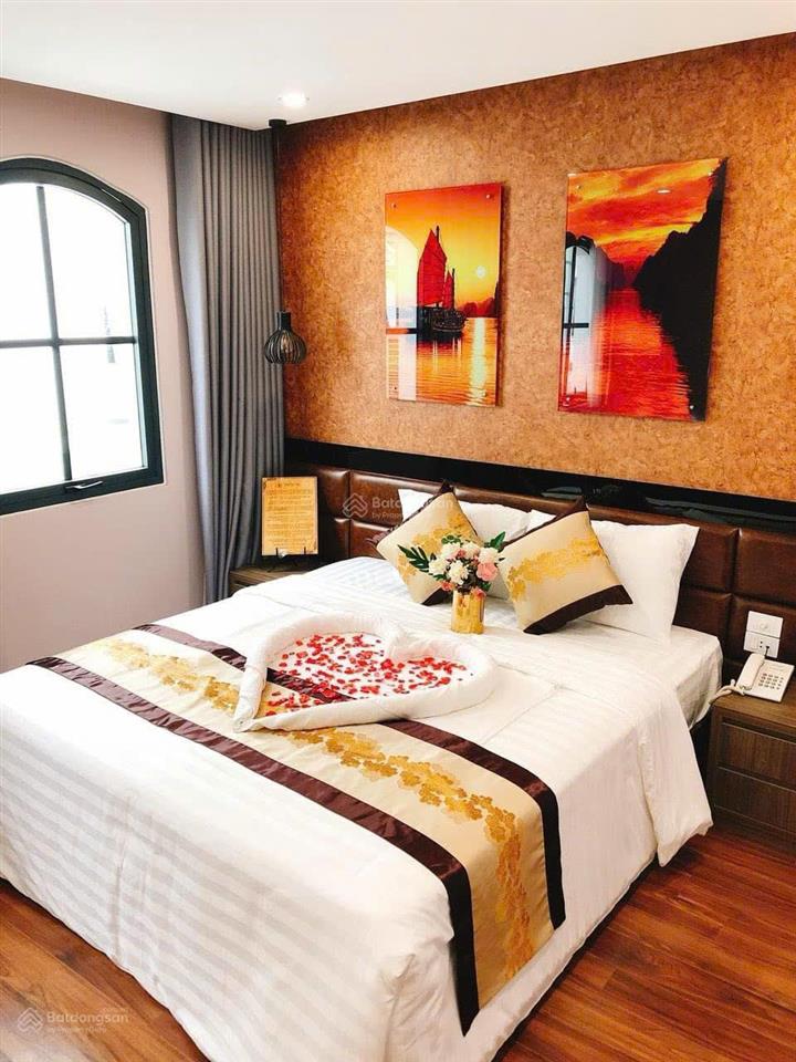 Bán gấp căn shophouse view biển diện tích 112,5m2 giá 15,5 tỷ full nội thất xịn sò, sổ đỏ trao tay