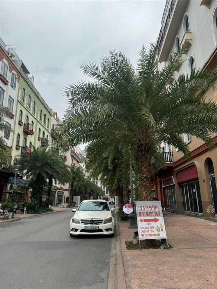 Bán gấp căn shophouse cách biển 200m, dt 116.5m2 giá 1x,x tỷ, kinh doanh sầm uất, bao rẻ nhất tt