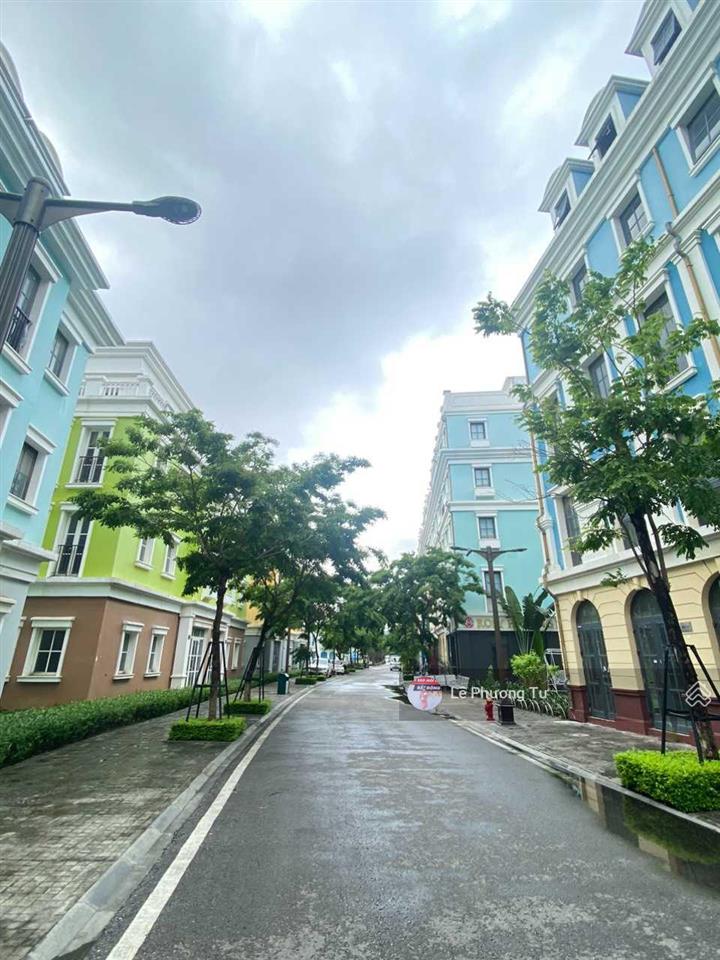 Bán gấp căn shophouse cách biển 200m, dt 116.5m2 giá 1x,x tỷ, kinh doanh sầm uất, bao rẻ nhất tt