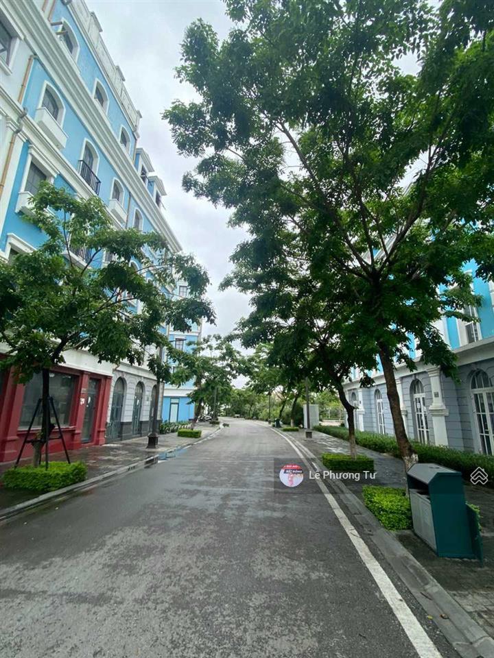 Bán gấp căn shophouse cách biển 200m, dt 116.5m2 giá 1x,x tỷ, kinh doanh sầm uất, bao rẻ nhất tt