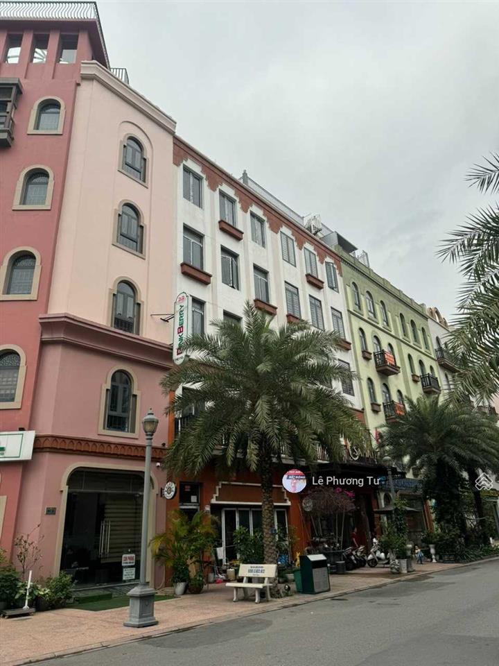 Bán gấp căn shophouse cách biển 200m, dt 116.5m2 giá 1x,x tỷ, kinh doanh sầm uất, bao rẻ nhất tt