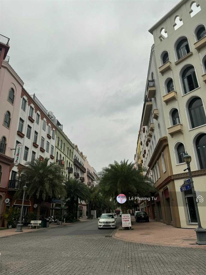 Bán gấp căn shophouse cách biển 200m, dt 116.5m2 giá 1x,x tỷ, kinh doanh sầm uất, bao rẻ nhất tt