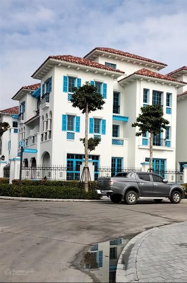 Cần bán gấp biệt thự biển sun feria bãi cháy hạ long, dt 212m2 giá 2x tỷ, sổ lâu dài, giá rẻ nhất