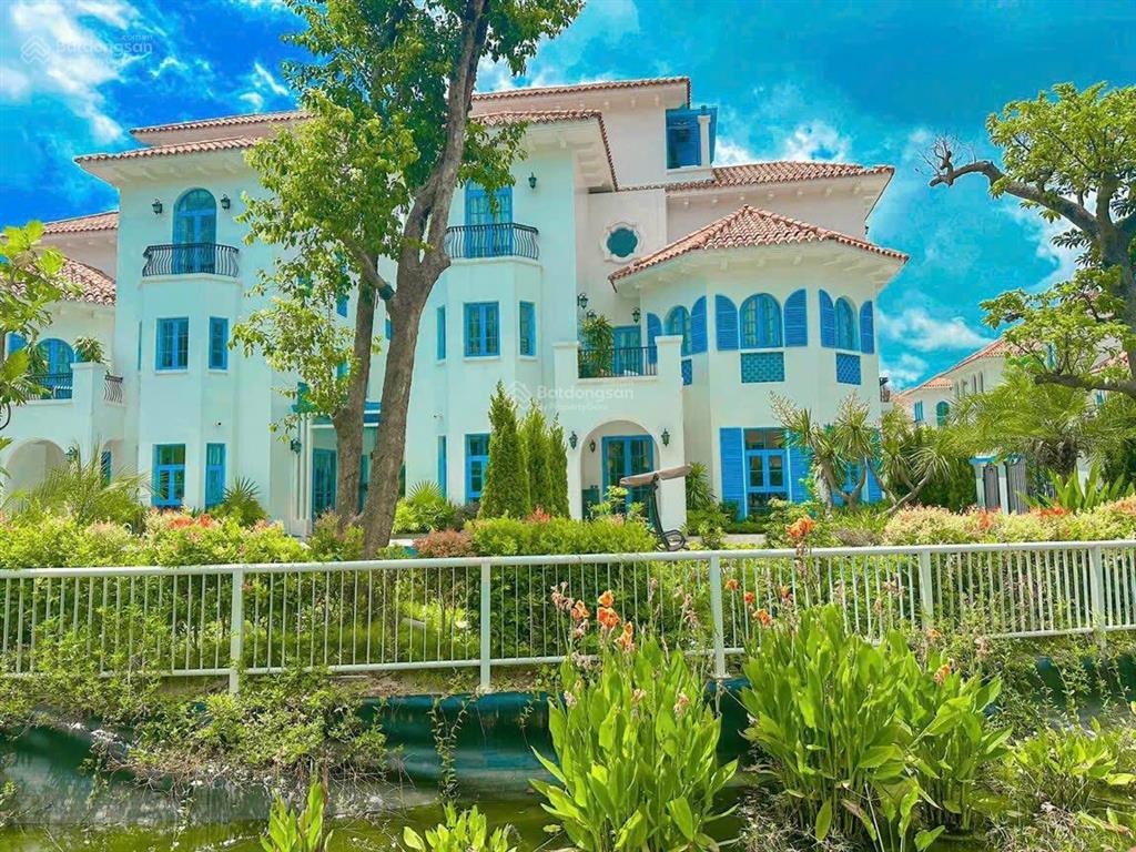 Cần bán gấp biệt thự biển sun feria bãi cháy hạ long, dt 212m2 giá 2x tỷ, sổ lâu dài, giá rẻ nhất