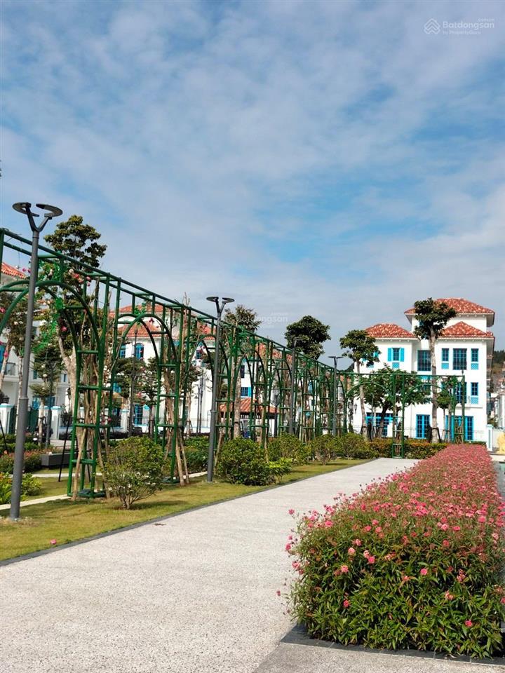 Cần bán gấp biệt thự biển sun feria bãi cháy hạ long, dt 212m2 giá 2x tỷ, sổ lâu dài, giá rẻ nhất