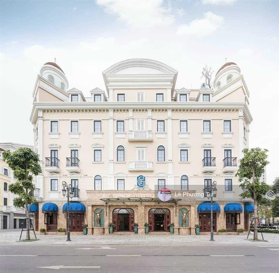 Bán gấp căn shophouse châu âu 5 tầng hạ long giá 11,99 tỷ, giá rẻ nhất thị trường, sổ đỏ trao tay