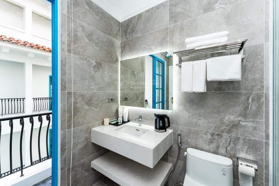 Bán gấp shophouse 5 tầng có nội thất, dt 120m2 đường bao biển giá 39,9 tỷ rẻ ở mon bay hạ long