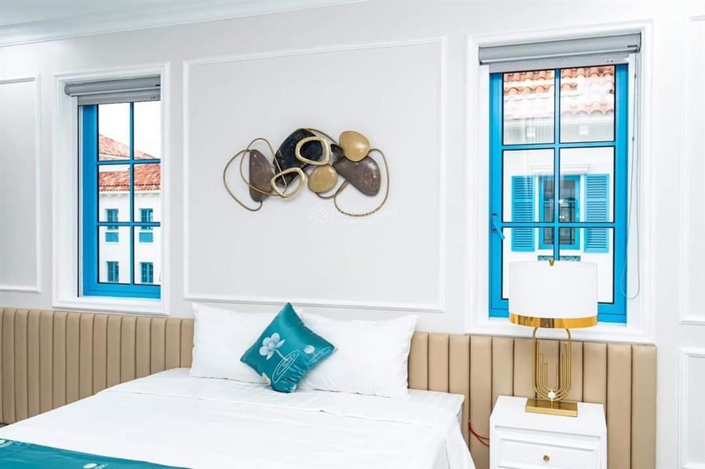 Bán gấp shophouse 5 tầng có nội thất, dt 120m2 đường bao biển giá 39,9 tỷ rẻ ở mon bay hạ long