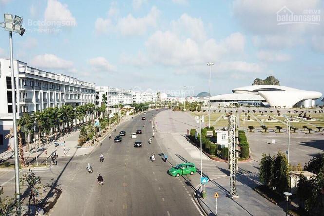 Bán gấp shophouse 5 tầng có nội thất, dt 120m2 đường bao biển giá 39,9 tỷ rẻ ở mon bay hạ long