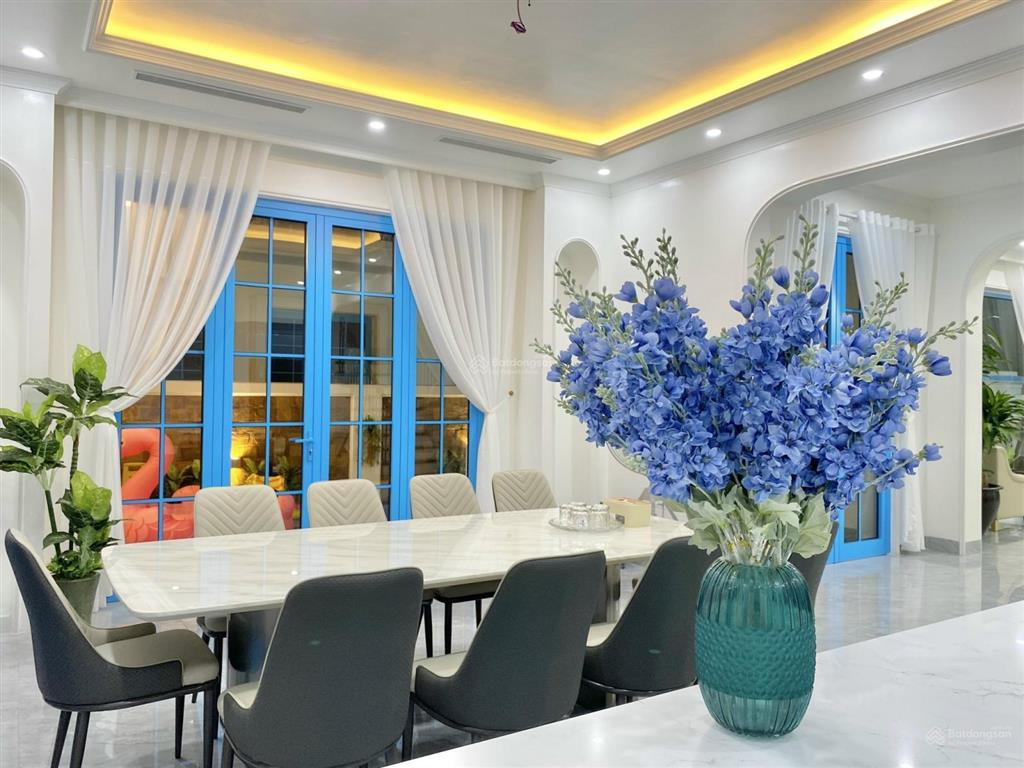 Bán gấp shophouse 5 tầng có nội thất, dt 120m2 đường bao biển giá 39,9 tỷ rẻ ở mon bay hạ long