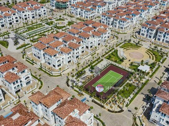 Cần bán gấp căn biệt thự sun feria hạ long 406m2 giá hơn 90tr/m2 bao rẻ nhất tt, sở hữu lâu dài