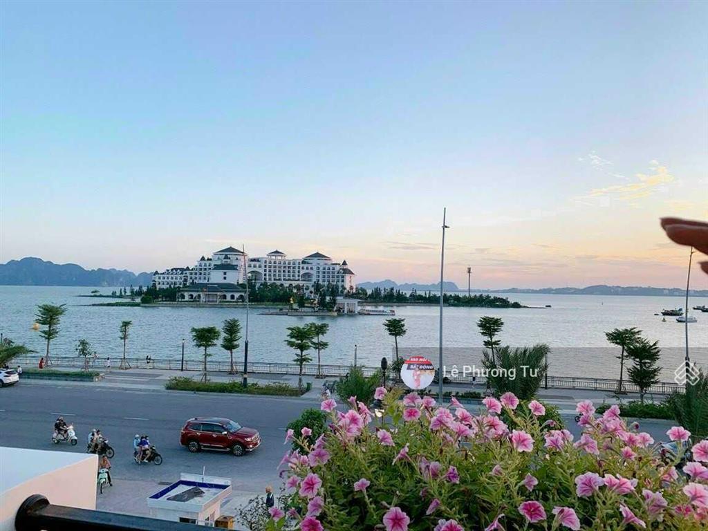 Cần bán gấp căn biệt thự sun feria hạ long 406m2 giá hơn 90tr/m2 bao rẻ nhất tt, sở hữu lâu dài