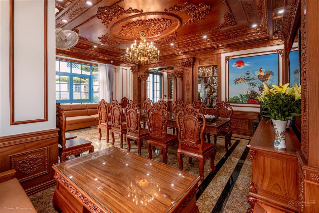 Cần bán căn biệt thự song lập sun feria hạ long cách dt 228m2 giá bán 2x,x tỷ 50m,sổ lâu dài.