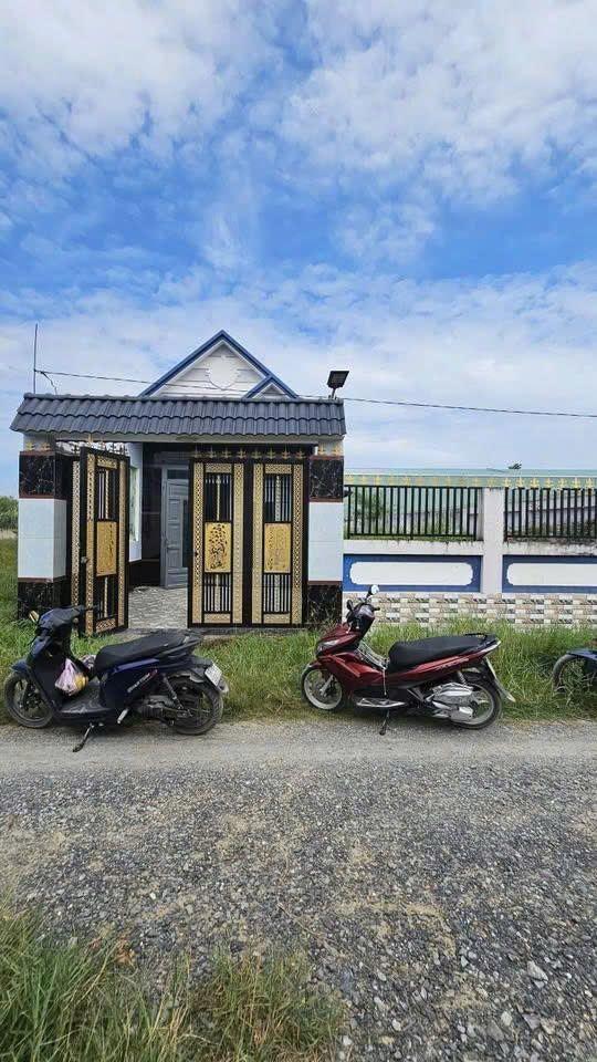  🌻 Chính chủ gửi căn nhà cấp 4 xã Rạch Kiến - SHR